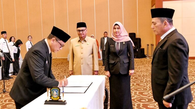 Gubenur Lantik 132 Pejabat di Kepulauan Riau