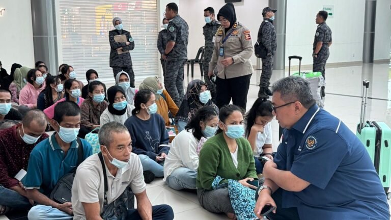 Menteri Sambut 196 Deportasi PMI dari Malaysia