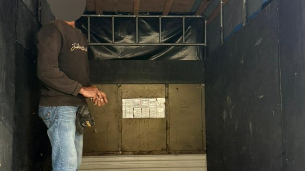 Penyelundupan! 337 HP Ilegal Disita di Pelabuhan Punggur Batam